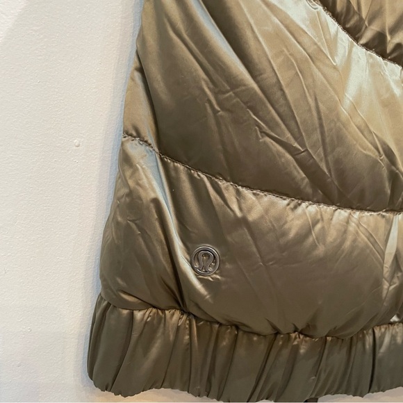 Lululemon Athletica reversible Floral Puffer Vest - Picture 8 of 8